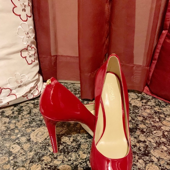 Michael Kors Red Pump - Picture 4 of 4